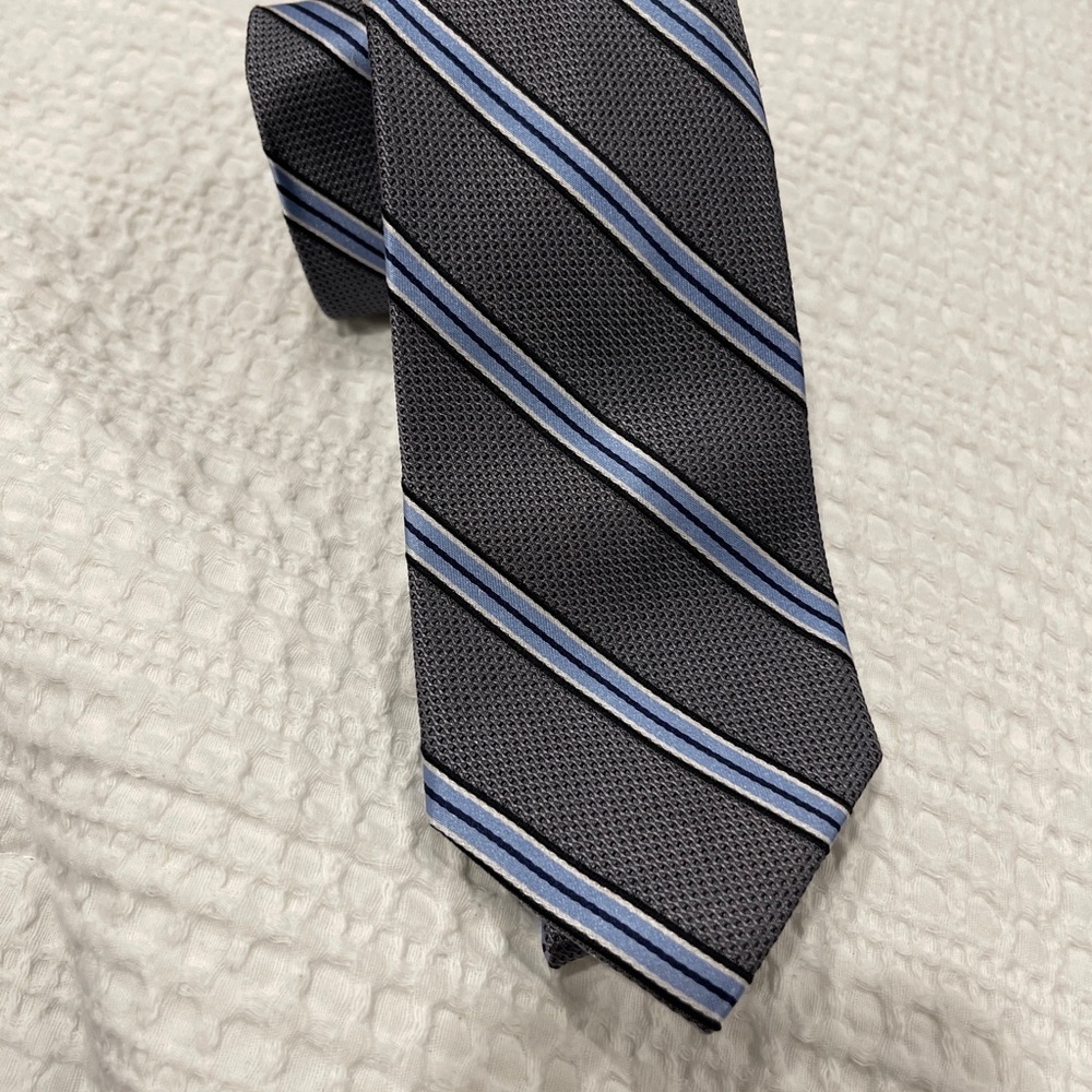 Jos A Bank Reserve tie, Classic width and length